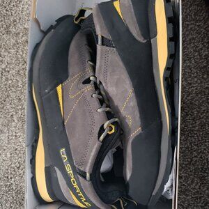 NEW La Sportiva Boulder X Approach Shoe, US 8.5 EUR 39.5, Gray/Yellow